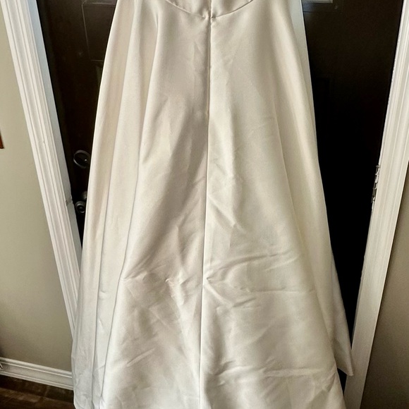 White Off-Shoulder Puff Sleeve Wedding Gown - Picture 9 of 13